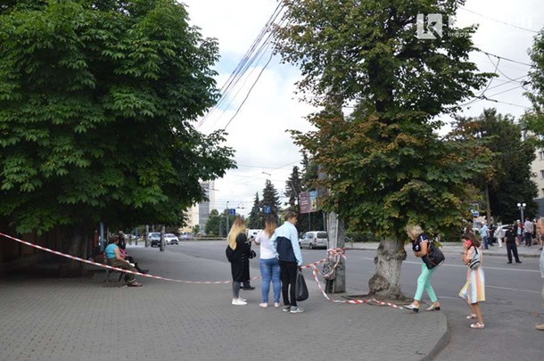 До захопленого автобусу в Луцьку прибули снайпери (фото) - фото 2