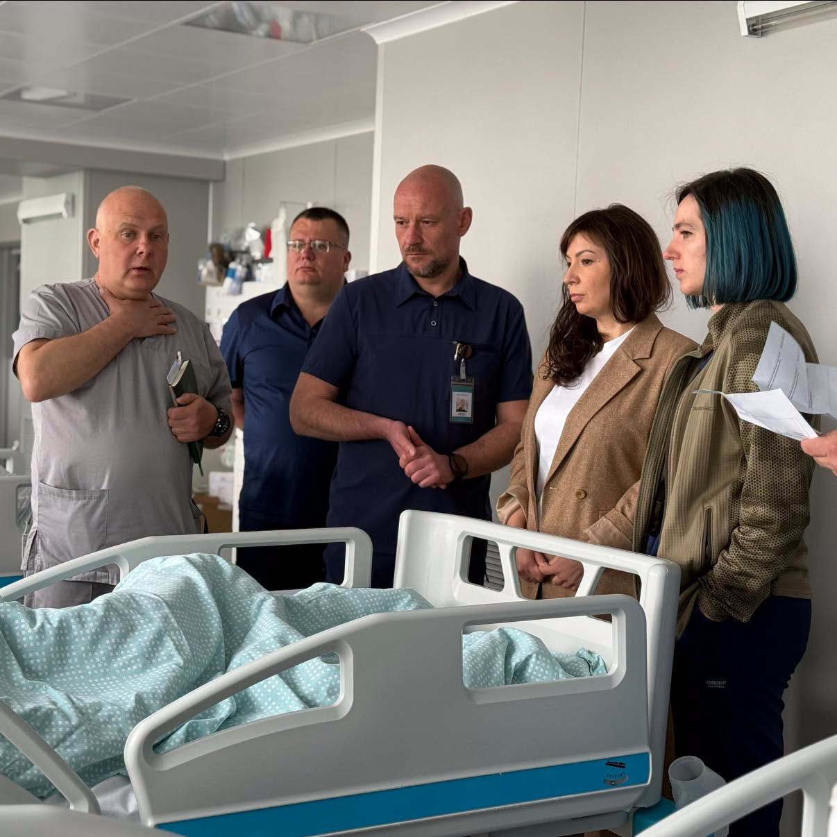 «Мама увидела сына онлайн»: в КГГА рассказали о состоянии 12-летнего мальчика и других жертв стрельбы - фото 2