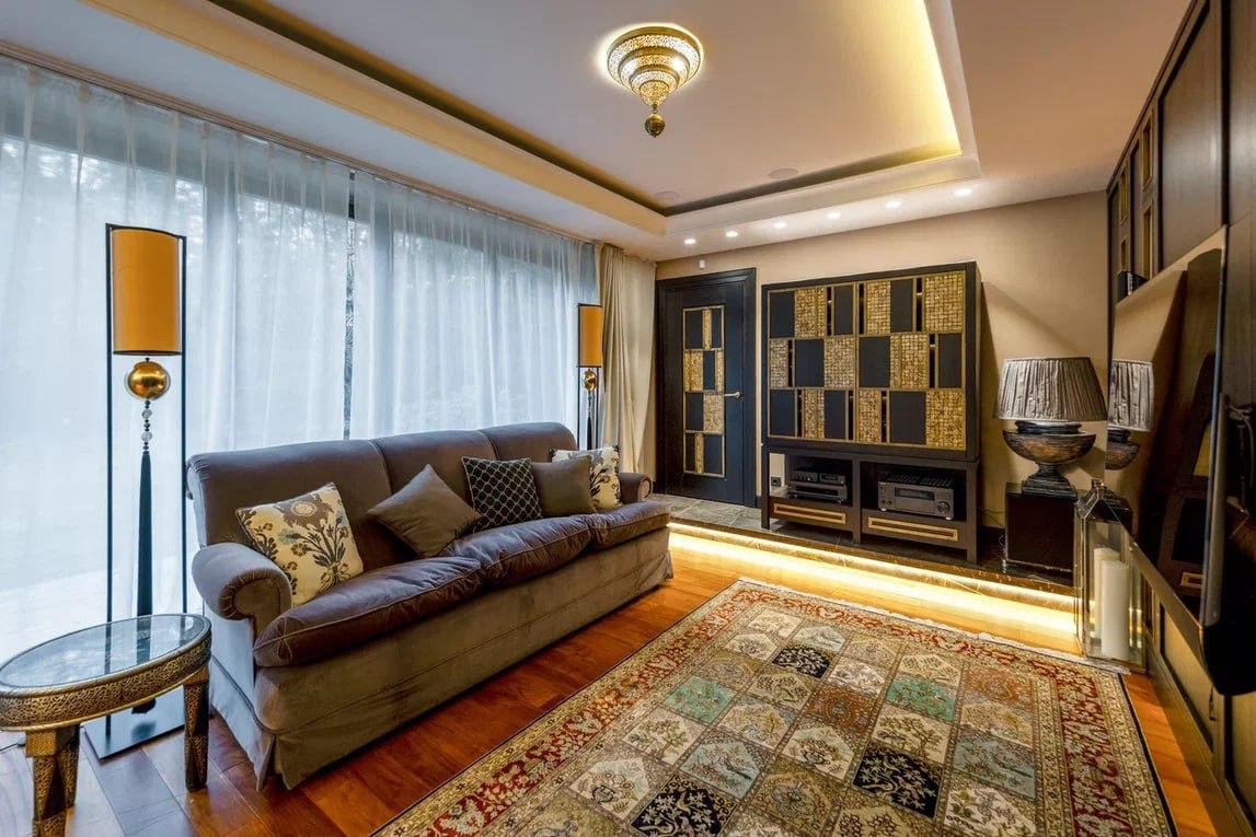  Любимый голливудский актер Путина продает дом в России: как он выглядит - фото 2