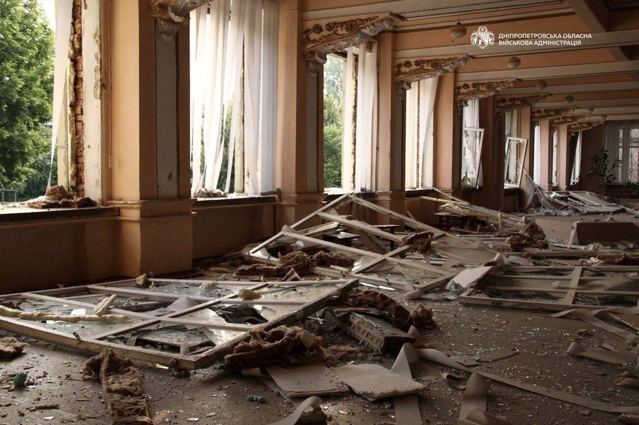 Удар баллистики по Днепру: где произошел прилет - фото 2