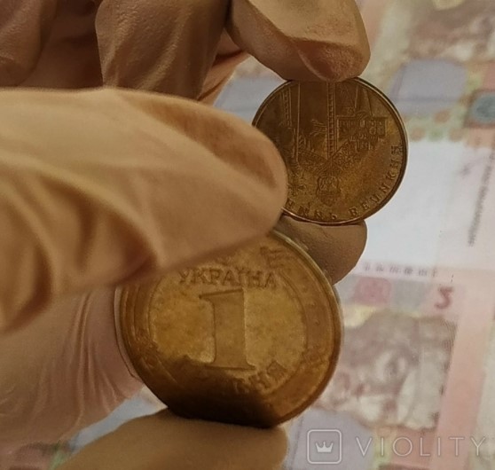 Монету номиналом в одну гривну оценили в 350 долларов: в чем ее особенность (ФОТО)  - фото 3