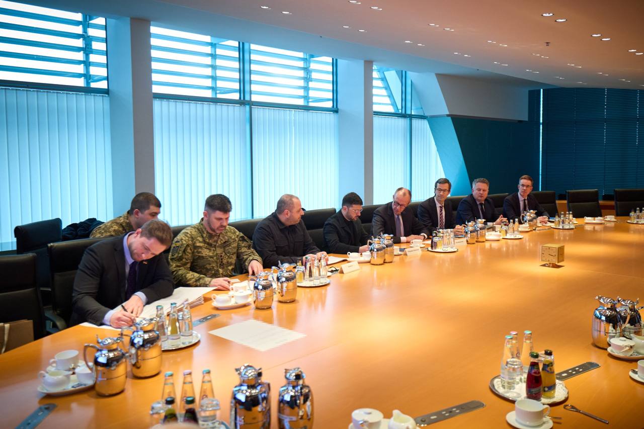 Мерц швидко залишив переговори Зеленського з делегацією США у Берліні: що відомо - фото 2 Мерц швидко залишив переговори Зеленського з делегацією США у Берліні: що відомо - фото 2