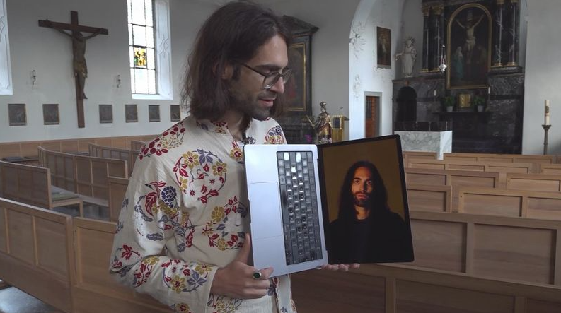ИИ Иисус Христос явился в церкви в Швейцарии: что он делает - фото 2