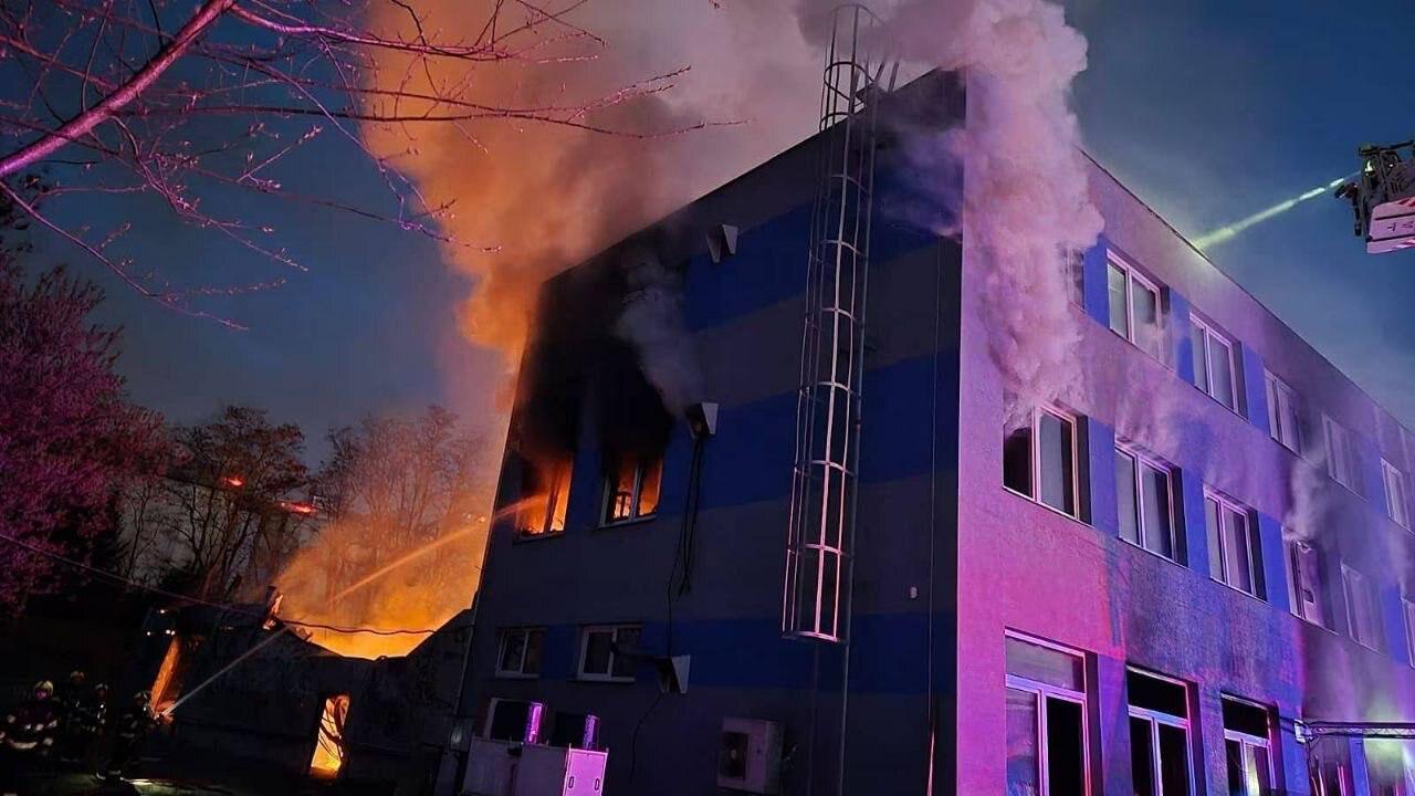 Диверсия в Чехии: пропалестинские активисты подожгли завод, производящий ракеты для Украины - фото 2