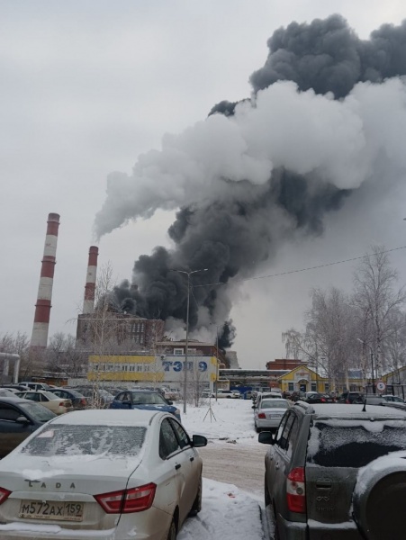 У російській Пермі загорілась найбільша ТЕЦ (ФОТО) - фото 3
