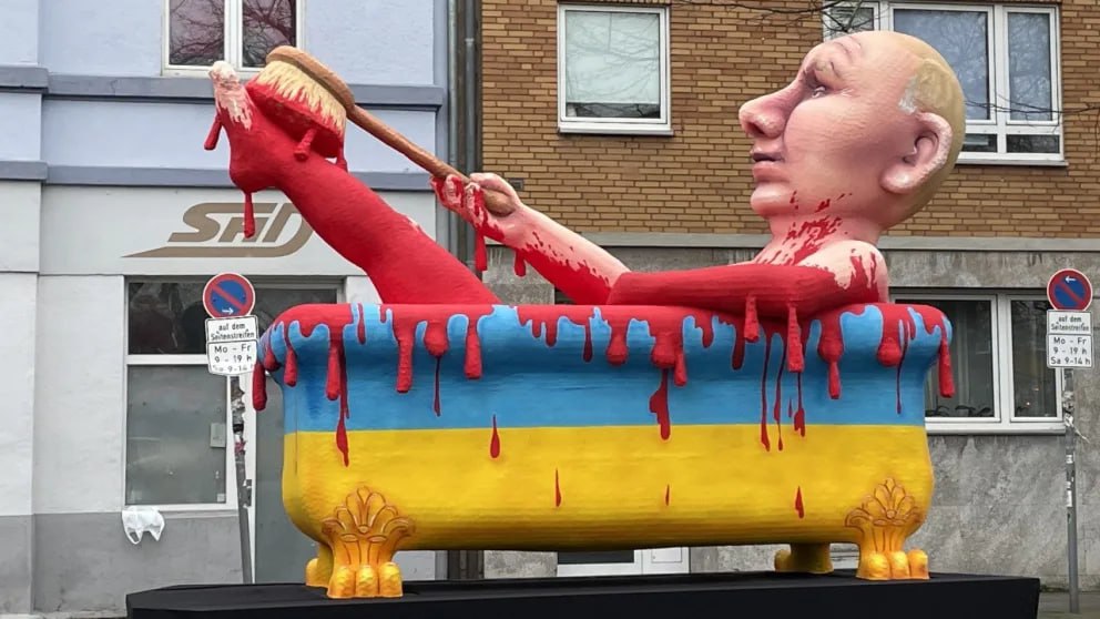 На карнавале в Германии высмеяли российского патриарха Кирилла - фото 2