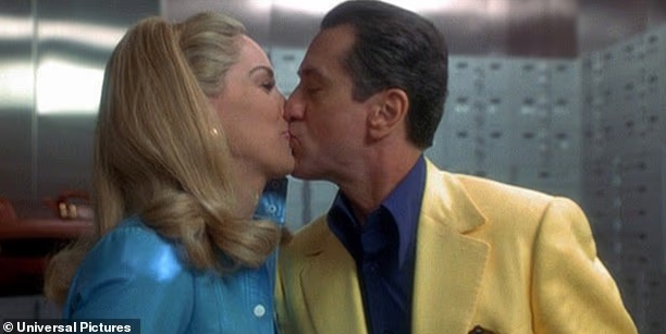 Шэрон Стоун рассказала, кто в Голливуде лучше всего целуется - фото 2