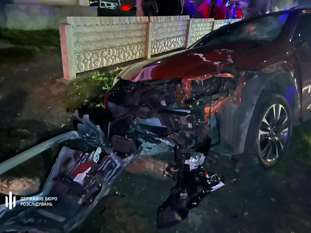 Жахливе ДТП на Івано-Франківщині: суддя на Lexus збила двох людей на переході (ФОТО) - фото 2