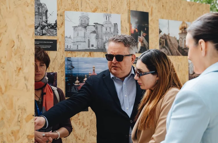 ”Путин атаковал Иисуса дроном”: соратница Трампа раскритиковала РФ в Лавре (ВИДЕО) - фото 2 ”Путин атаковал Иисуса дроном”: соратница Трампа раскритиковала РФ в Лавре (ВИДЕО) - фото 2