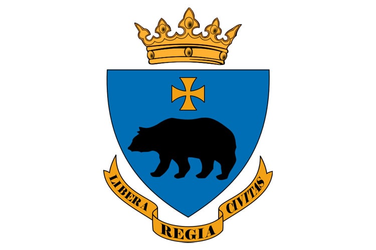 У Польщі скандал через інсталяцію золотого ведмедя з синім шарфом: побачили ”українські” кольори (ФОТО) - фото 2 У Польщі скандал через інсталяцію золотого ведмедя з синім шарфом: побачили ”українські” кольори (ФОТО) - фото 2