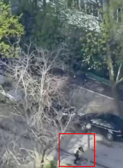 Новые кадры стрельбы в Киеве: двое полицейских скрылись с места инцидента - фото 2