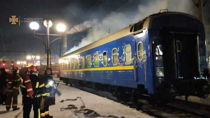 На вокзалі Львова спалахнув пасажирський вагон (ФОТО) - фото 2