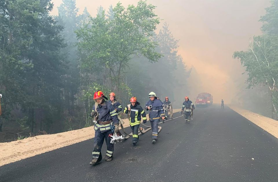 Пожары в Луганской области: устрашающие фото масштабного огня - фото 6