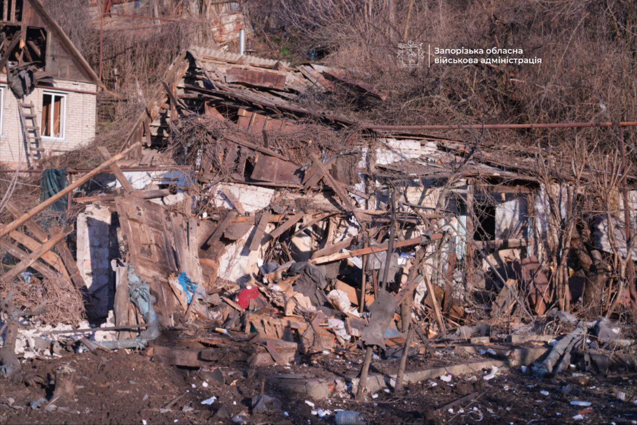 Вражеский удар по Запорожью: зафиксировано попадание в многоэтажный дом (ОБНОВЛЯЕТСЯ) - фото 2
