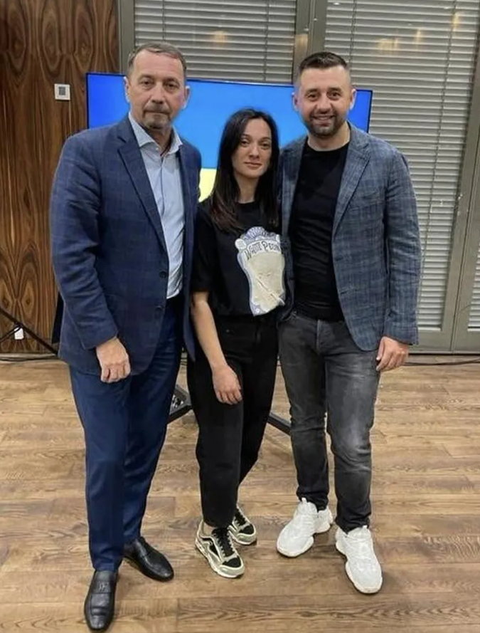 В Днепре сорвалось предвыборное турне Арахамии под ширмой ”прифронтовых городов” - фото 2 В Днепре сорвалось предвыборное турне Арахамии под ширмой ”прифронтовых городов” - фото 2