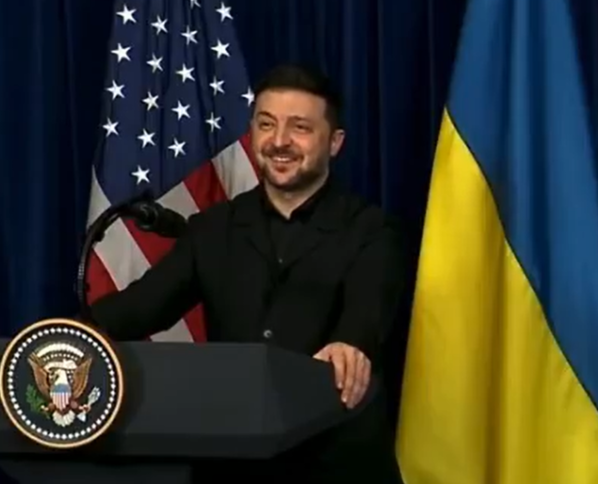 Зеленський розсміявся після цих слів Трампа про Путіна та Україну (ВІДЕО) - фото 2 Зеленський розсміявся після цих слів Трампа про Путіна та Україну (ВІДЕО) - фото 2