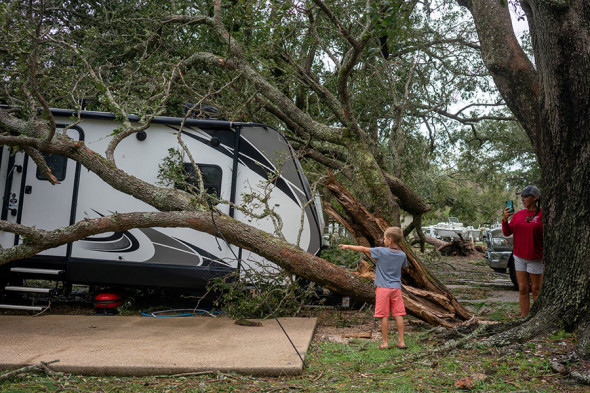 Ураган «Саллі» спричинив повені у кількох штатах США: опубліковані моторошні фото та відео  - фото 6
