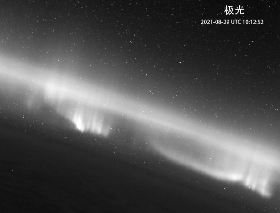 Китайский спутник запечатлел удары метеоров о атмосферу Земли (ФОТО) - фото 4