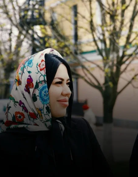 Дружина Буданова на Великдень ”засвітила” елітну хустку: скільки коштує (ФОТО) - фото 2 Дружина Буданова на Великдень ”засвітила” елітну хустку: скільки коштує (ФОТО) - фото 2