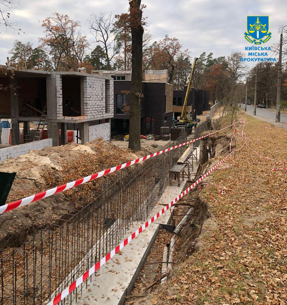 В Киеве снесут коттеджный городок, который построили вместо детского лагеря - фото 7