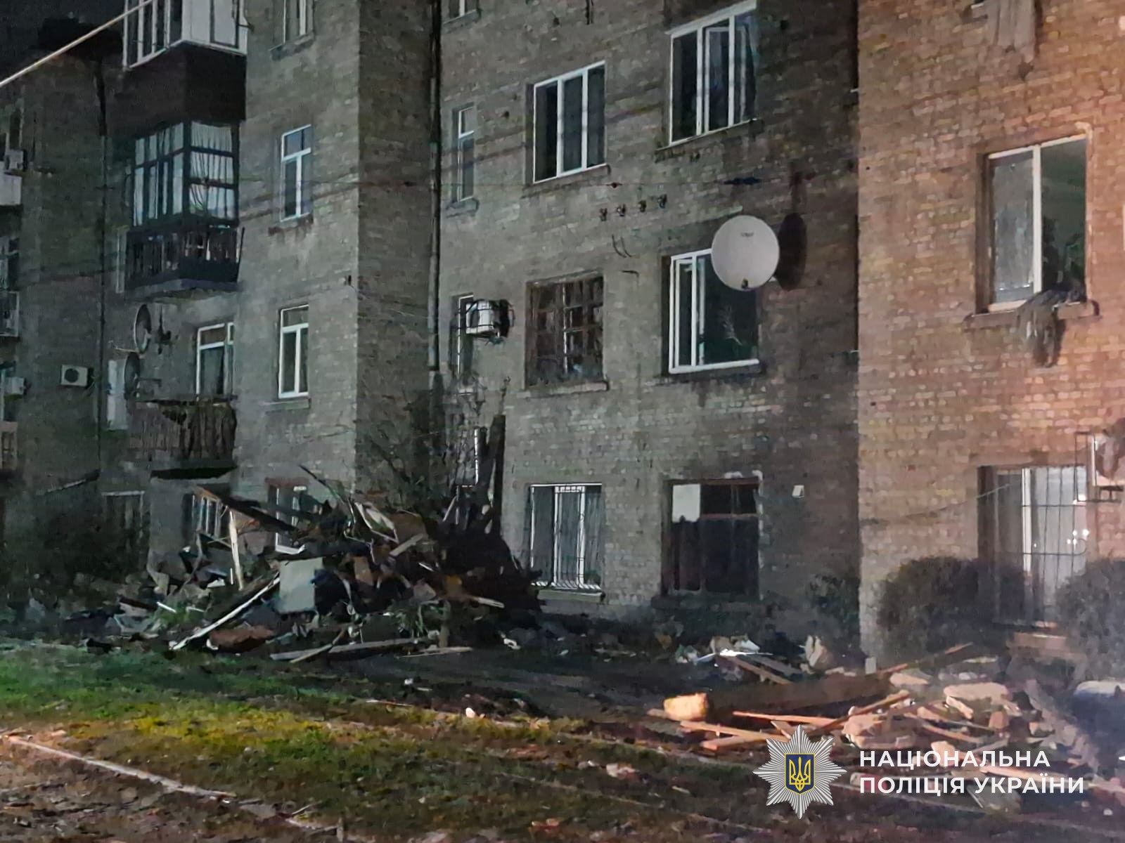 Массированный удар по Днепропетровщине: люди оказались под завалами - фото 2