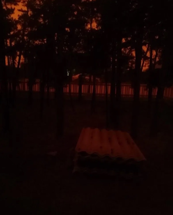 Якутия погрузилась во мрак из-за лесных пожаров (ВИДЕО) - фото 2
