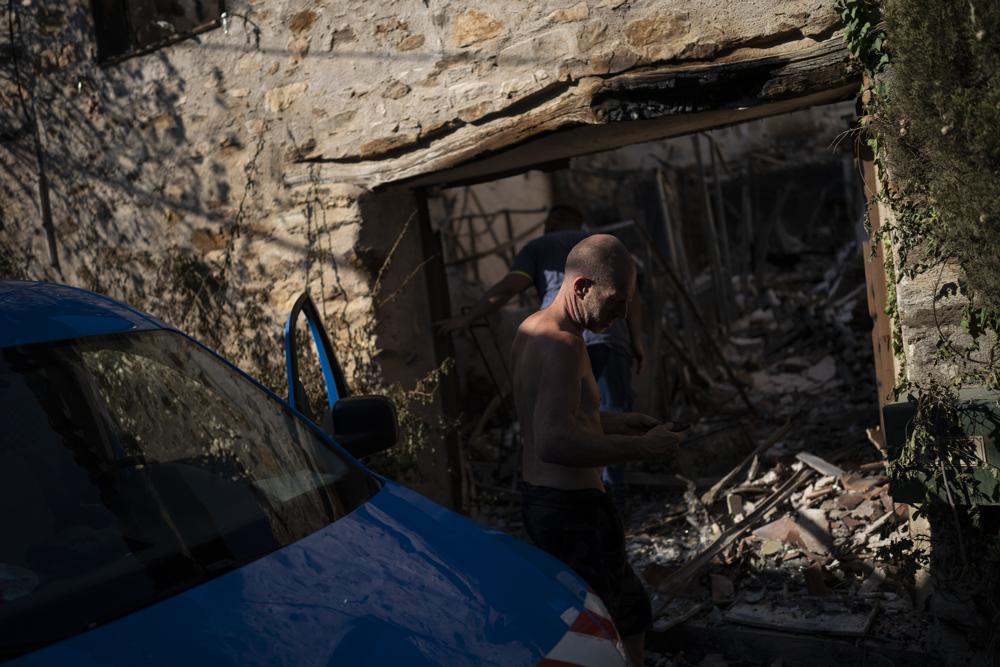 Во Франции продолжают бушевать лесные пожары: стихия убивает людей (ФОТО) - фото 3