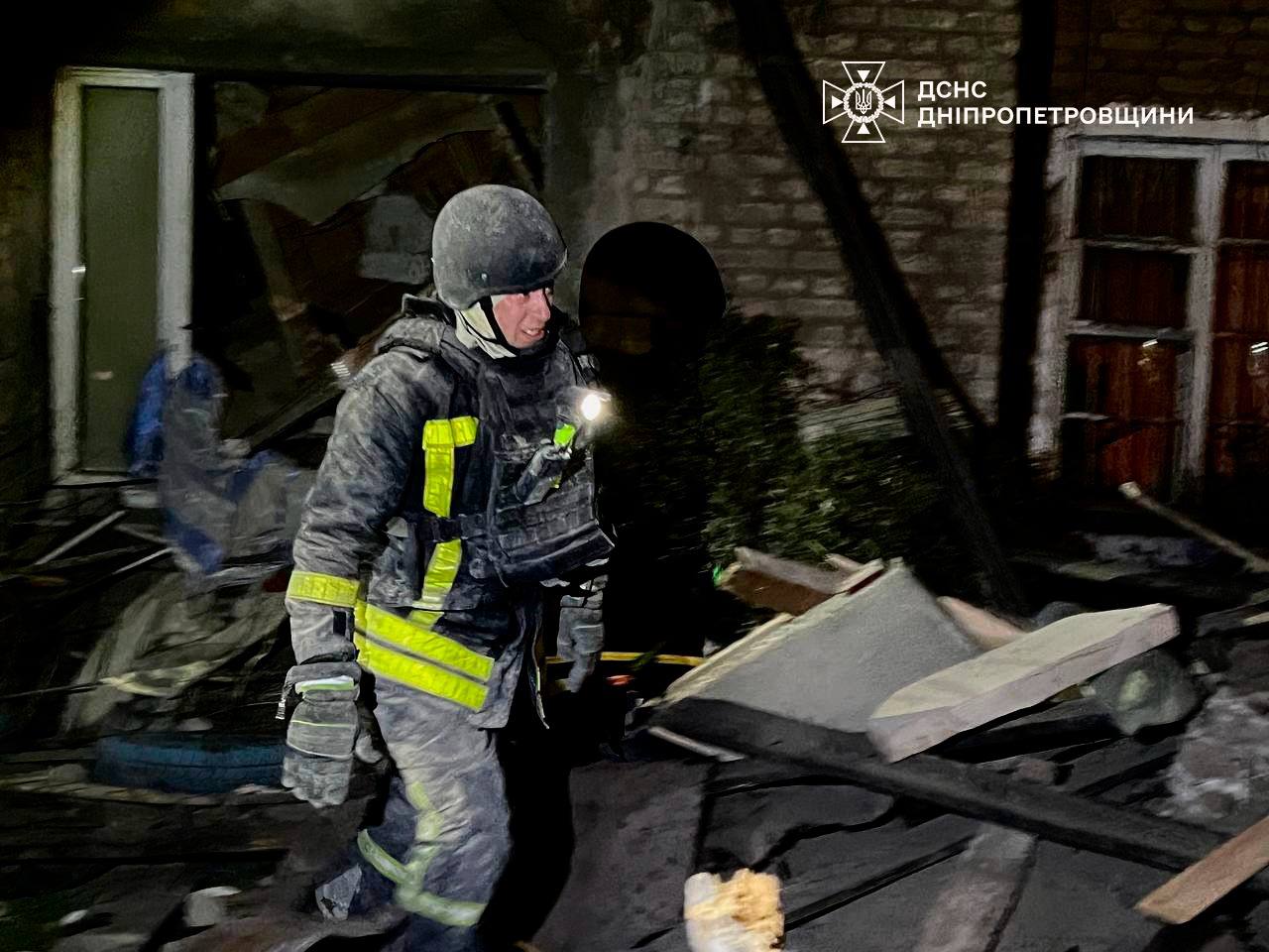 Массированный удар по Днепропетровщине: люди оказались под завалами - фото 2