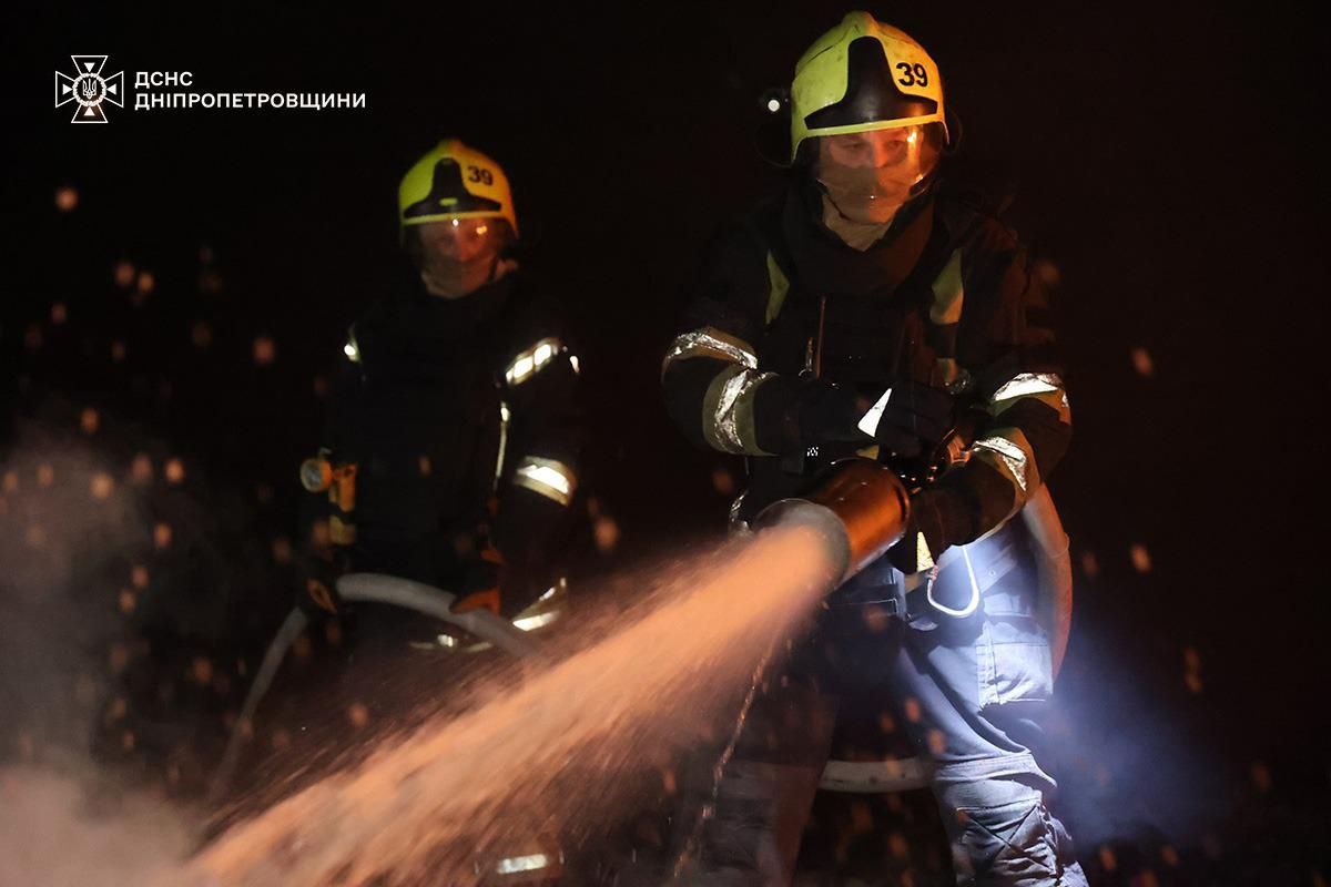 Спасатели показали энергообъект, обстрелянный на Днепропетровщине - фото 2