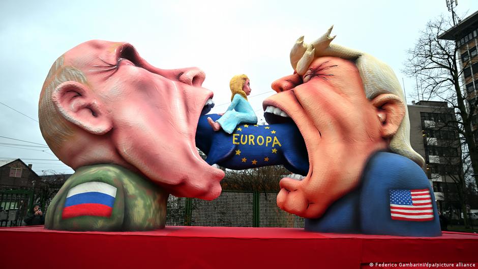 У Німеччині виставили нові скульптури Путіна, які висміюють російського диктатора (ФОТО) - фото 2