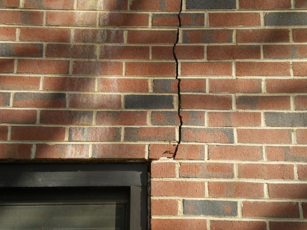 Які тріщини в стіні будинку небезпечні для життя (Фото) - фото 2