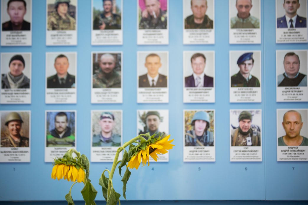 День памяти защитников Украины: как в стране чтят павших воинов (ФОТО) - фото 8