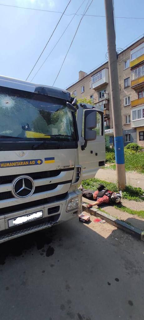 В Луганской области погиб иностранный журналист: что известно об обстреле транспорта - фото 2