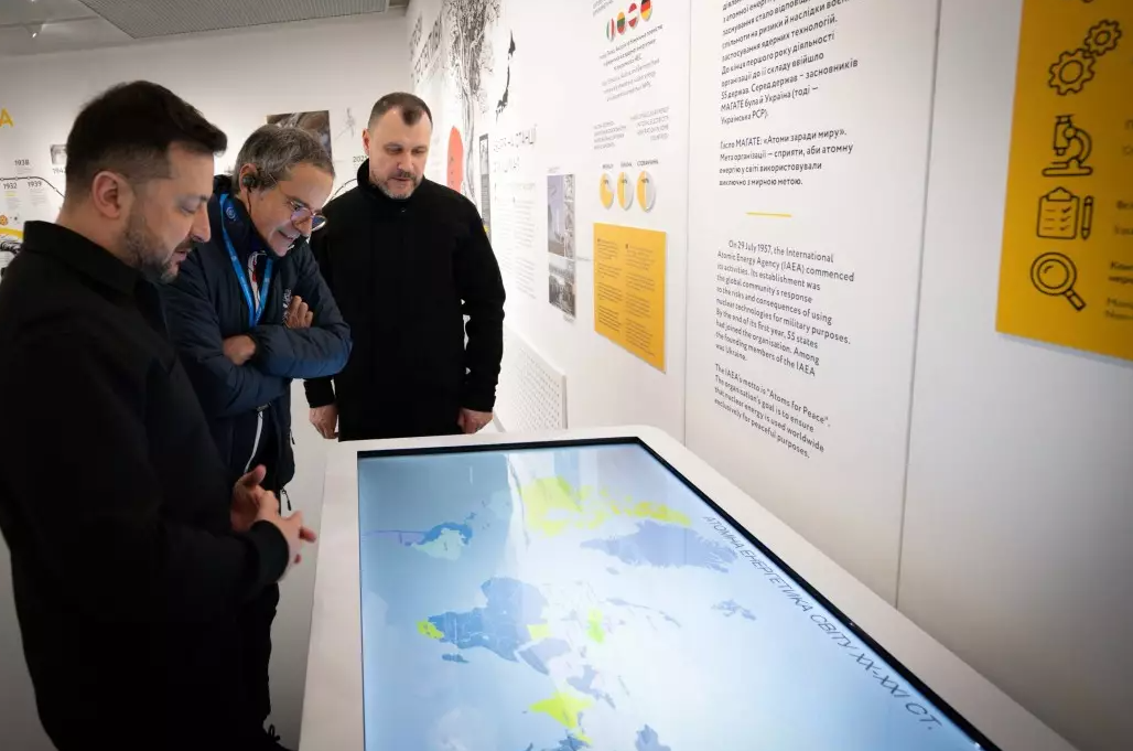 Оновлена експозиція, унікальні документи та інтерактивні простори: Президент України відвідав Національний музей «Чорнобиль» - фото 2