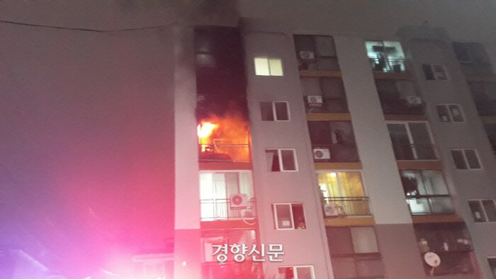 ФОТОФАКТ: У Південній Кореї горить 33-поверховий будинок - фото 4