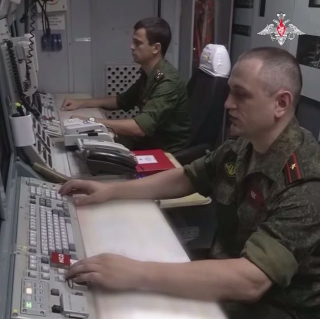 РФ произвела пуск межконтинентальной баллистической ракеты в сторону американской границы - фото 2 РФ произвела пуск межконтинентальной баллистической ракеты в сторону американской границы - фото 2