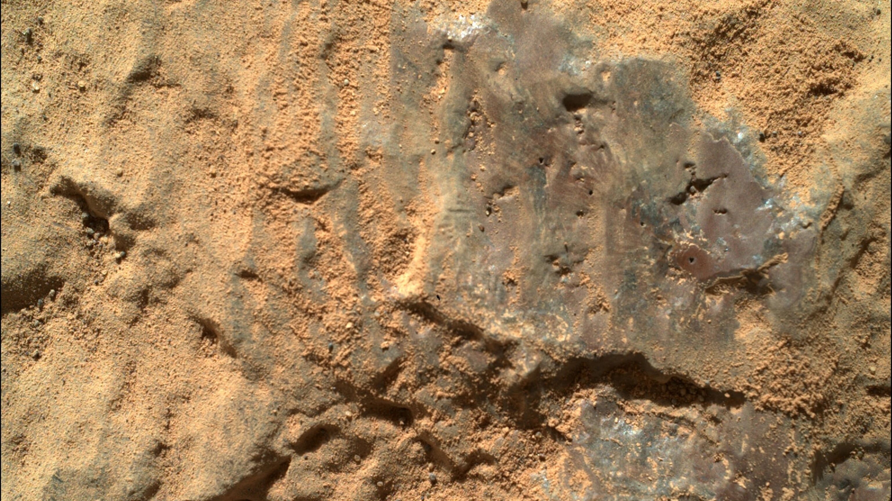 На Марсе обнаружили странные фиолетовые камни: как они выглядят (ФОТО) - фото 2