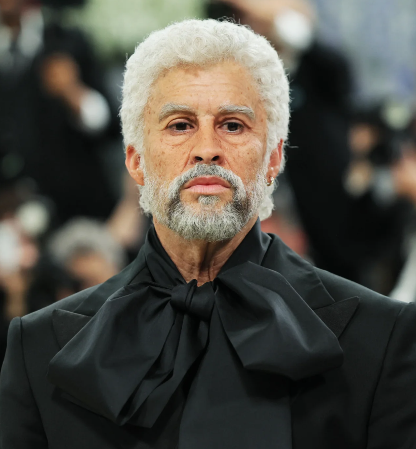 Никто не узнал артиста на Met Gala: известный певец полностью сменил лицо (ФОТО) - фото 2