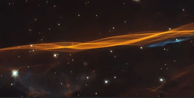 Невероятно: телескоп Хаббл сделал уникальный снимок Петли Лебедя  - фото 2