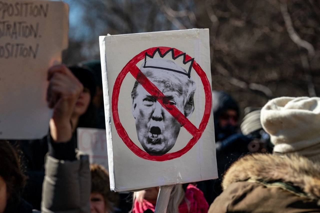 США лихоманить: американці вийшли на масові протести проти Трампа (ФОТО) - фото 3