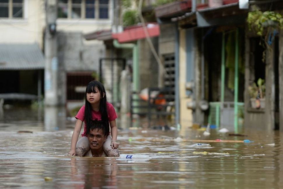 Найсильніший за останні 10 років тайфун обрушився на Філіппіни - повідомляється про десятки загиблих - фото 2