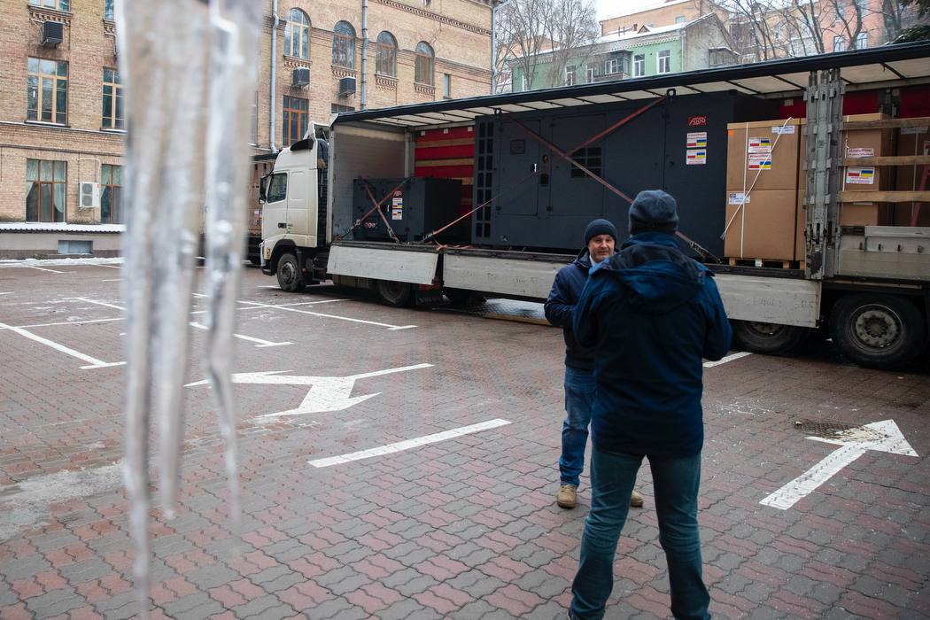 Киев получил от Польши мощную партию генераторов: ”Такая поддержка является примером единства украинцев и поляков” - фото 2