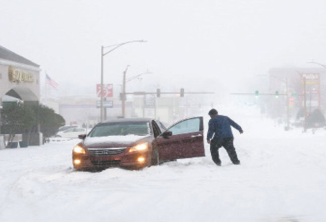 США накрила одна з найпотужніших снігових бур за останні роки (ФОТО) - фото 2