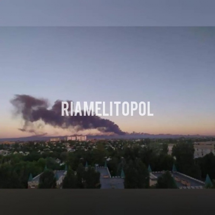 Мелитополь, мы идем – нанесен массированный удар по аэродрому, где базируются россияне - ФОТО - фото 2