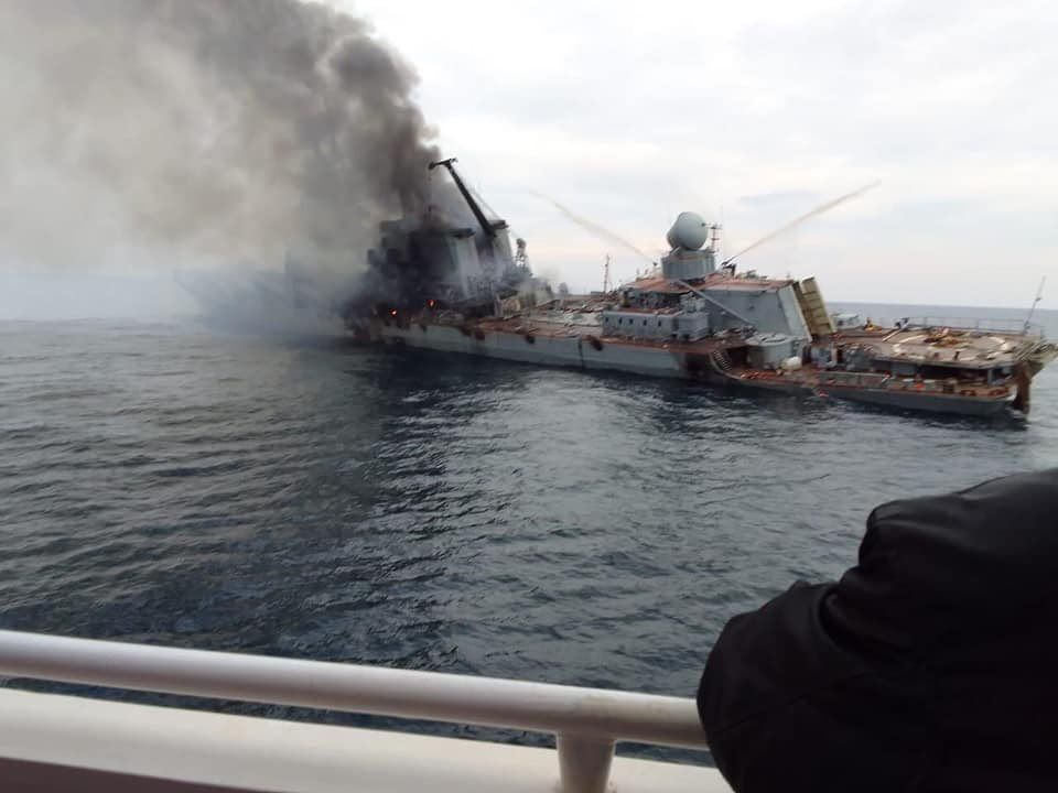 У Мережі з'явилися перші фото крейсера ”Москва” після атаки - фото 2
