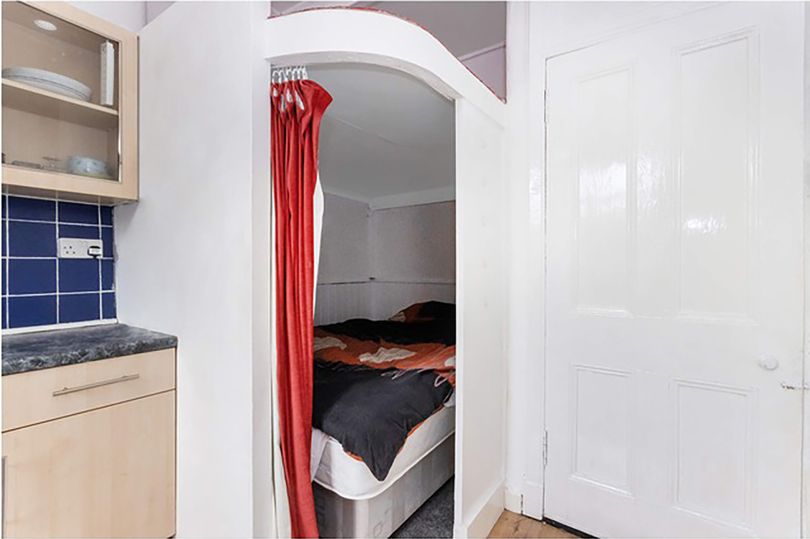 Квартира с кроватью на кухне возмутила пользователей сети - фото 2