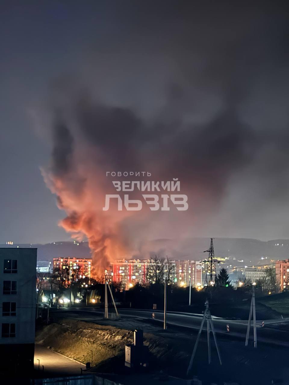 Во Львове прогремели мощные взрывы без объявления тревоги: что известно (ОБНОВЛЯЕТСЯ) - фото 2