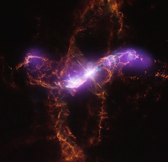 Гигантская ”гитара” и столкновение галактик: подборка завораживающих фотографий из космоса от NASA - фото 2