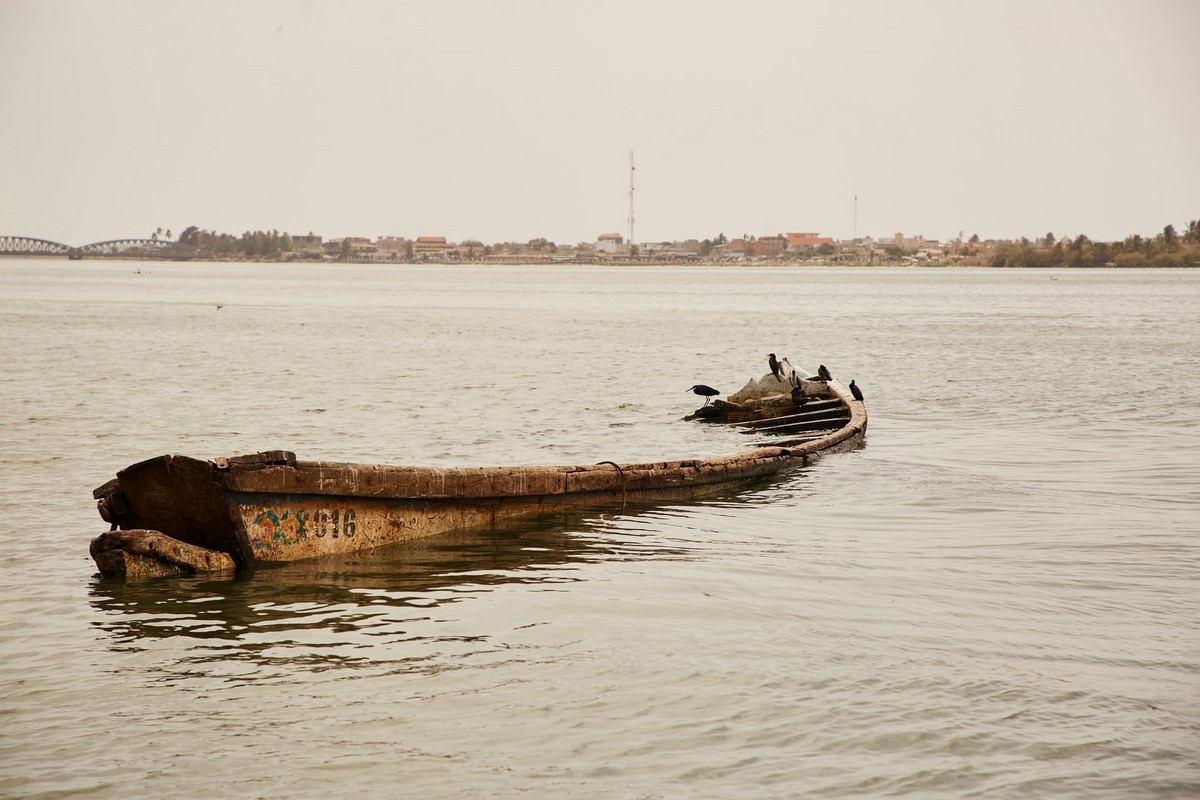 Фоторепортаж: африканский город Сен-Луи поглощается океаном - фото 10