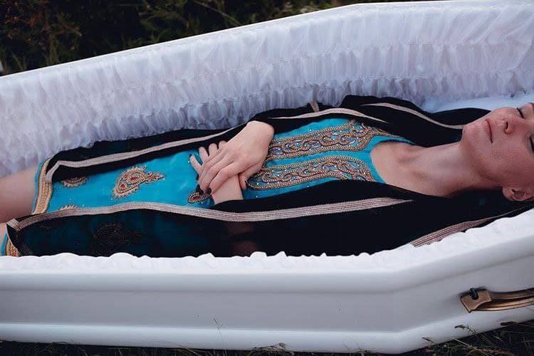Модели в гробу: необычный показ моды устроили в Днепре - фото 9